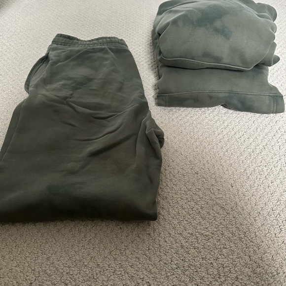 Old Navy - Green Tie Die Sweatsuit - Picture 10 of 12